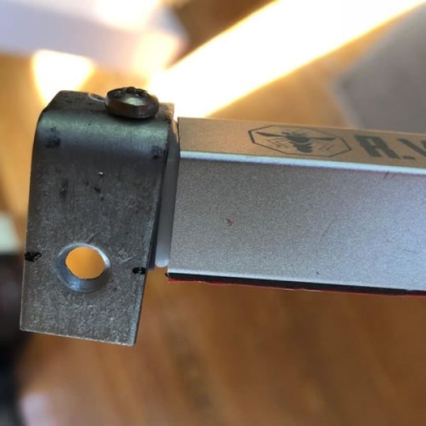 車外から見て左開きスクリーンドア用に加工して使用した例