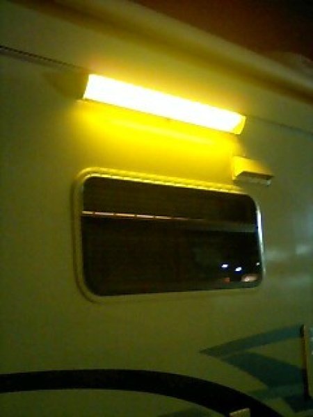 画像2: Thin-Lite　屋外用蛍光灯　30W アンバー＆クリアーレンズ付 (2)